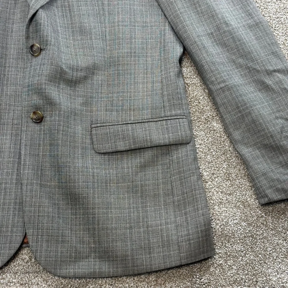 Jos. A. Bank Metropolitan Men 42 RG Gray Plaid 100% Wool Sport Coat Blazer 42R